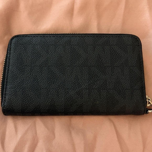 Michael Kors Black Textured Wallet - Picture 2 of 8